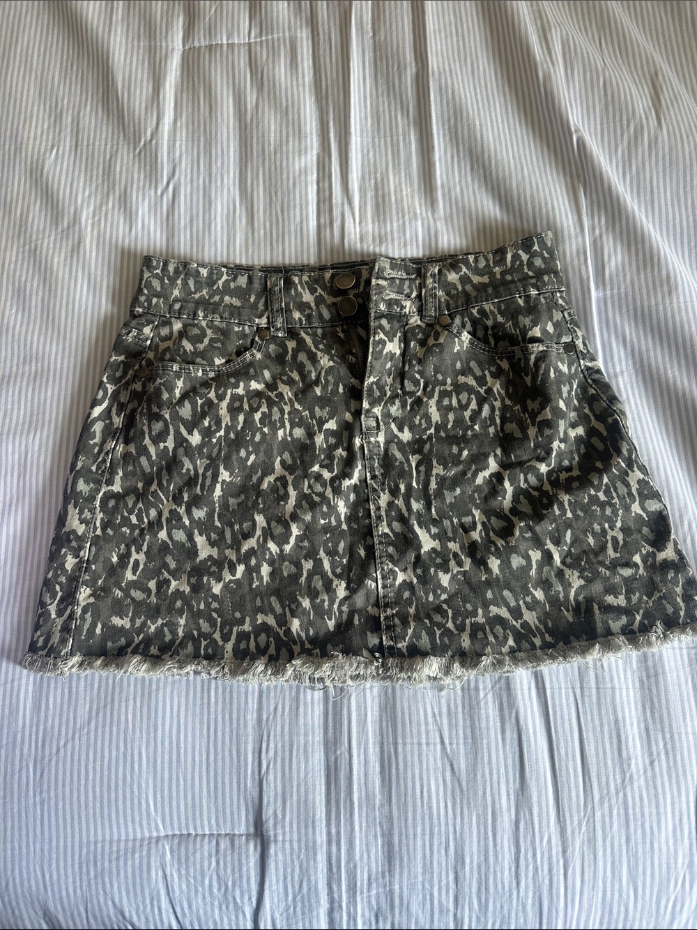 Vintage Havana Gray & Cream Leopard-Print Denim Mini Skirt